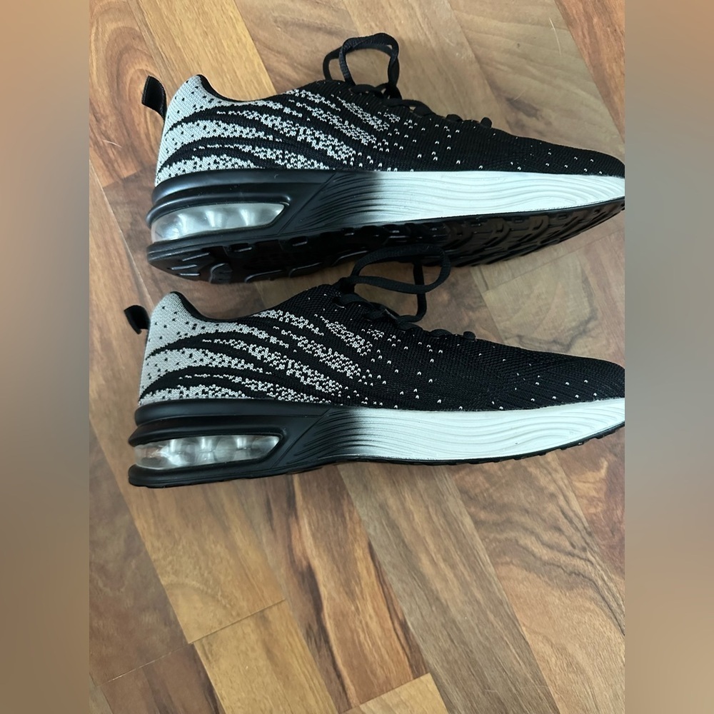 NWOT! Dynamic Black and Gray Men's Athletic Shoes